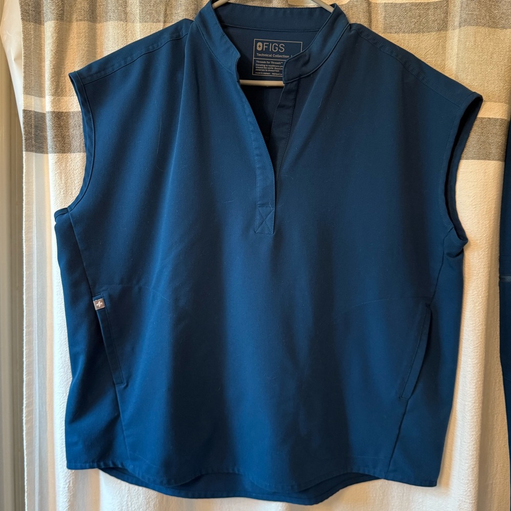FIGS Technical Collection Scrub Set